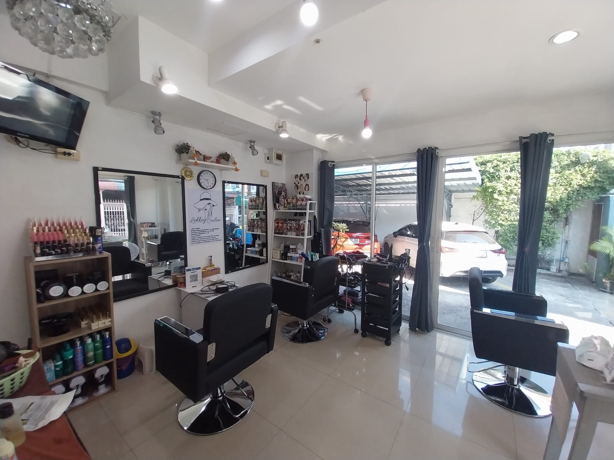 Lekkey Salon Interior